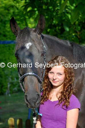 Sabrina Gossens mit ihrem Rennpferd