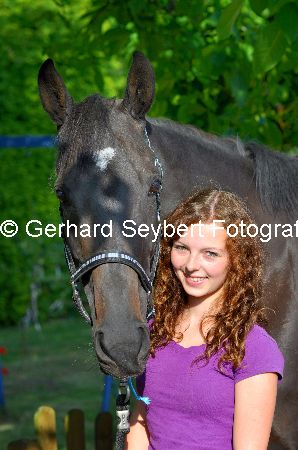Sabrina Gossens mit ihrem Rennpferd