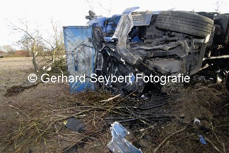 LKW-Unfall B221 bei Straelen