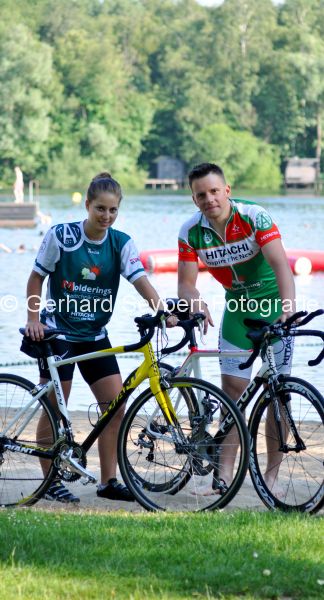 Eyll, Triathleten, Anna Rtters und Thomas Beckmann mit Fahrrad