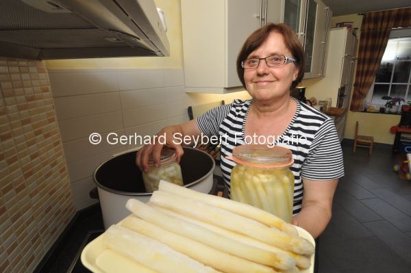 Kevelaer Heidi Gleumes kocht Spargel ein