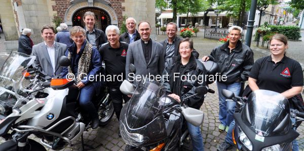 PG mit Foto-Termin Motorradwallfahrt 2013