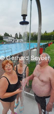 Drauen-Schwimmer Freibad Schwimmen bei jedem Wetter