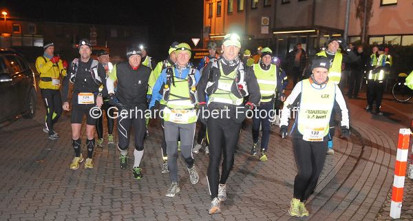 Start des Niederrhein Ultra Run in Straelen
