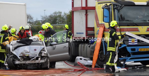 Schwerer Verkehrsunfall Abfahrt A40 in Wachtendonk