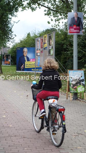 Wahlplakate am Antwerpener Platz
