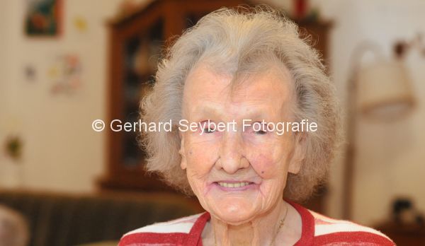 Straelen Erna Weichelt wird am 25.10 93 Jahre alt