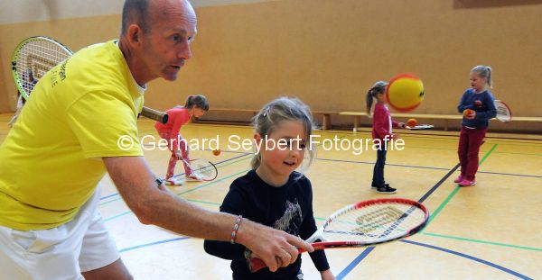Issum, fr Sport: Tennisverein sucht bei Grundschulen und Kigas Nachwuchs