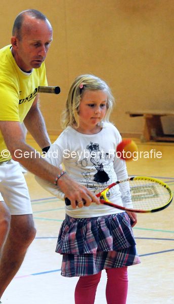 Issum, fr Sport: Tennisverein sucht bei Grundschulen und Kigas Nachwuchs