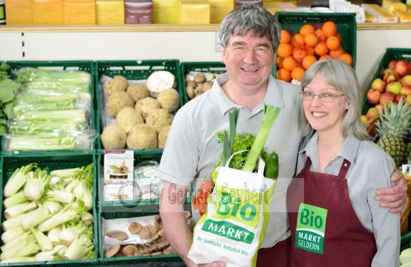 Das Ehepaar Rodermond in seinem Biomarkt in Geldern